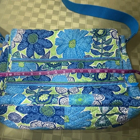 Vera Bradley Retired 2012 Doodle Daisy Messenger Crossbody - Picture 7 of 10